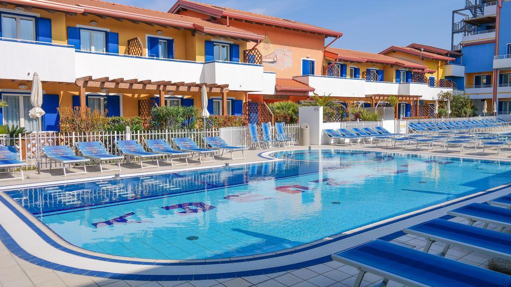 Villaggio Hemingway - Family Aparthotel Caorle Exterior foto