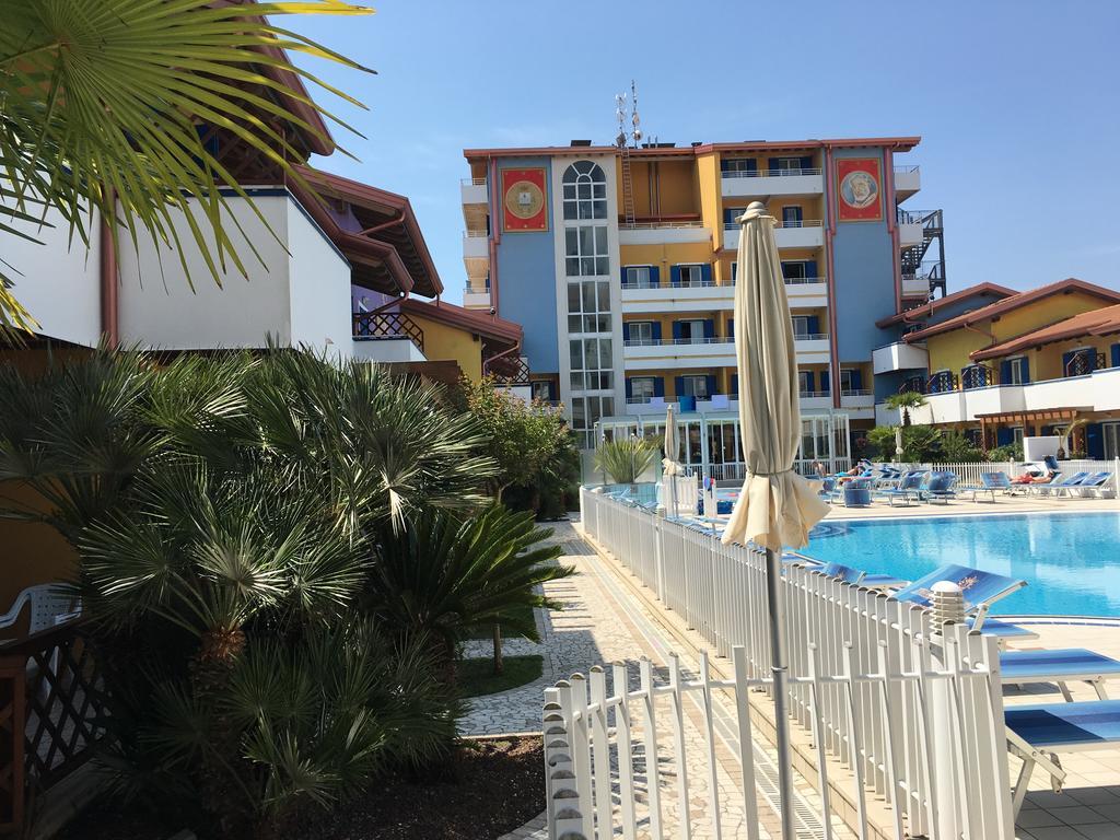 Villaggio Hemingway - Family Aparthotel Caorle Exterior foto